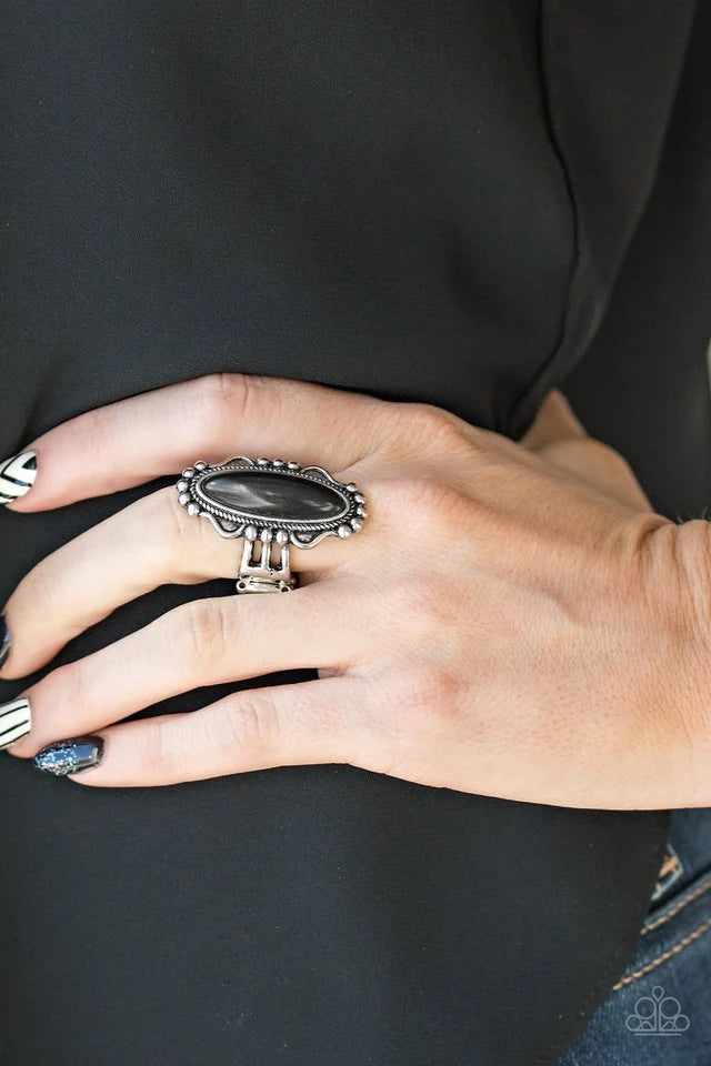 Leave No Trace - Black Ring - Paparazzi