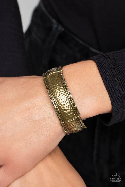 Paparazzi - Textile Tenor Brass Bracelet
