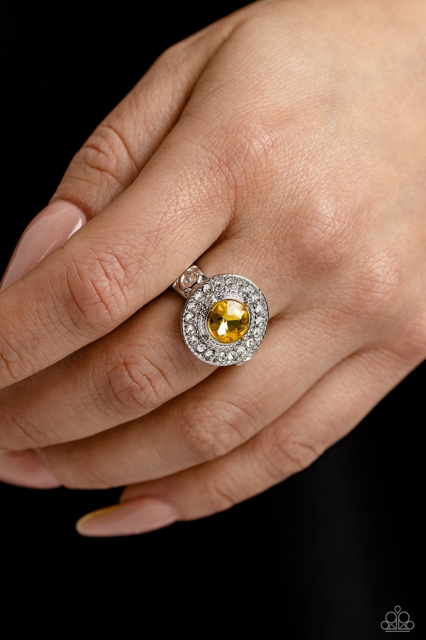 Paparazzi - Targeted Timelessness - Yellow Ring