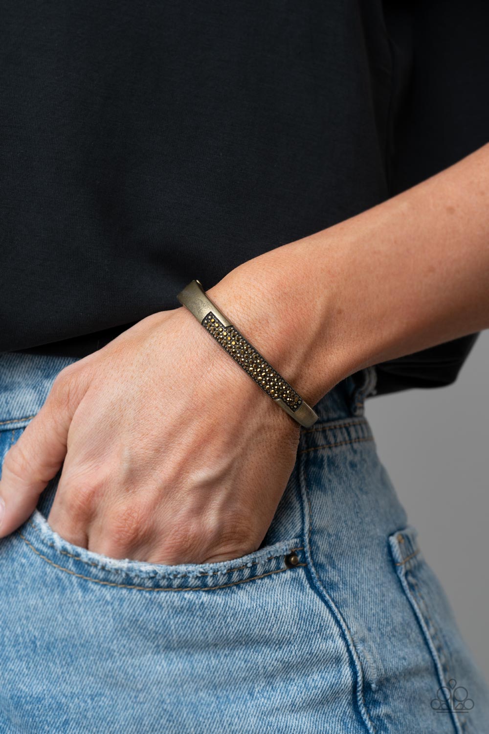 Paparazzi - Chart-Topping Twinkle - Brass Bracelet