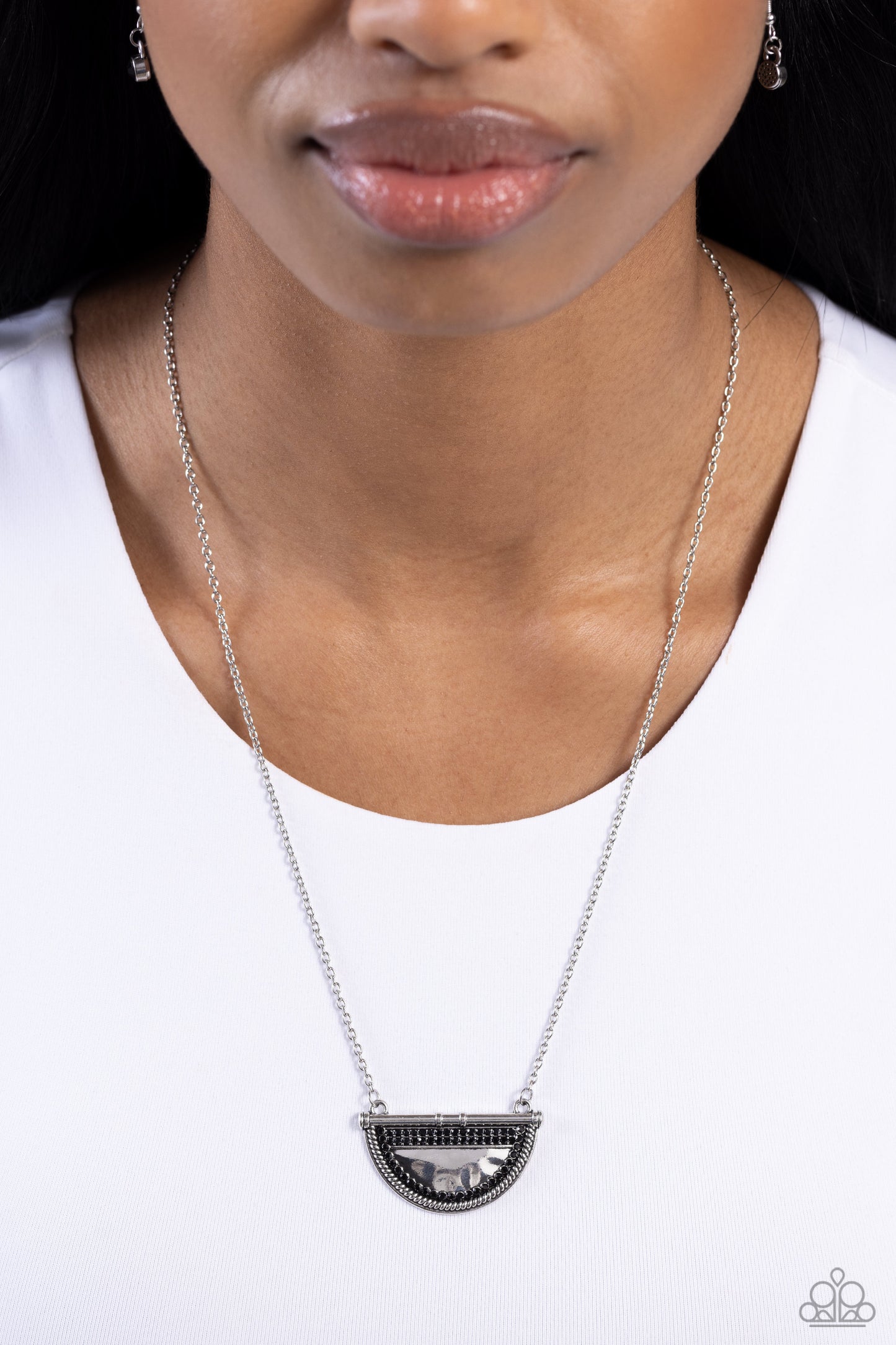 Paparazzi - Raise Your Banner - Black Necklace