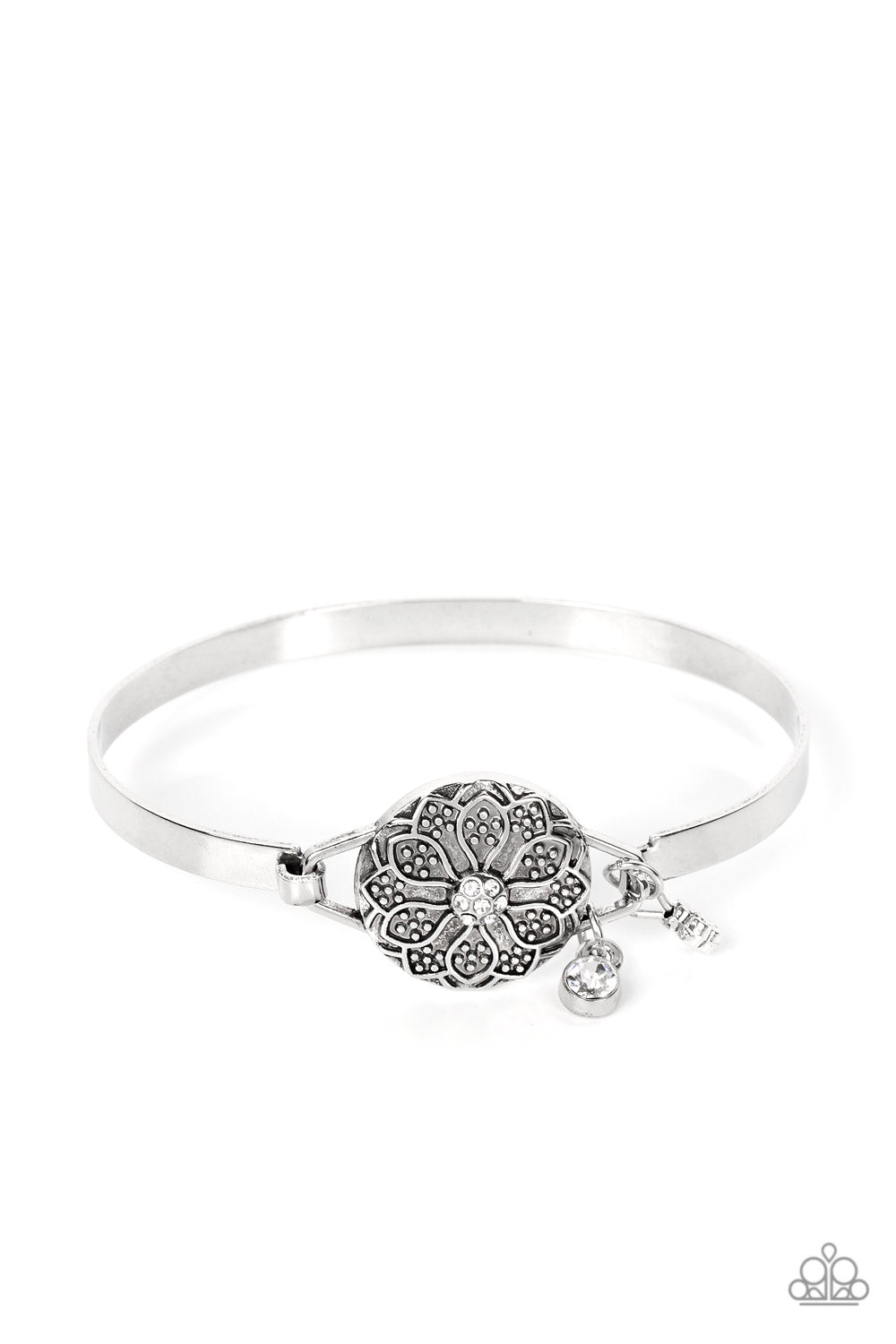 Paparazzi - Fleur de Prairie - White Bracelet