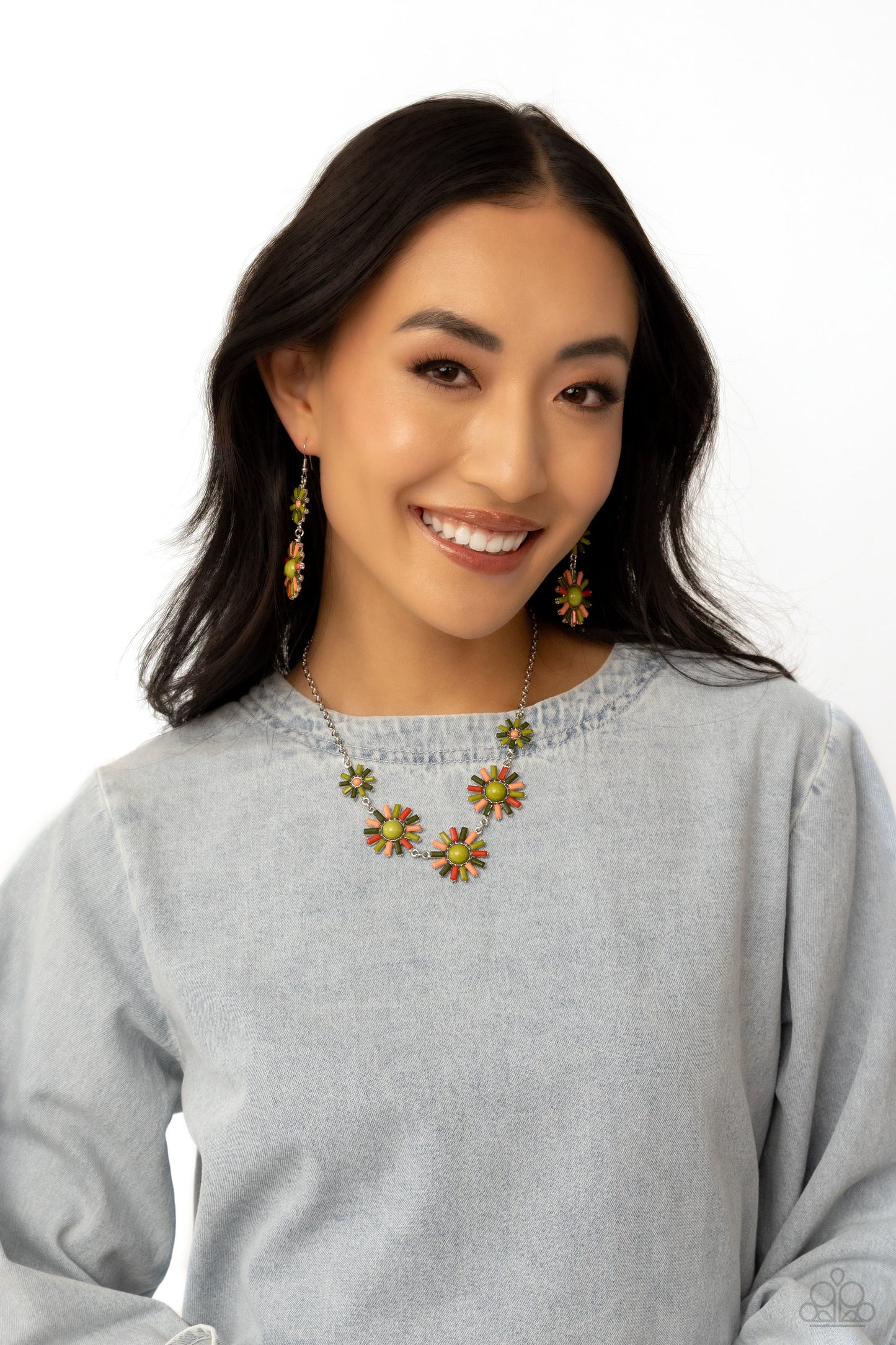 Paparazzi - SUN Wild - Green Earrings