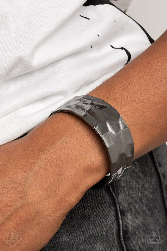 Paparazzi Bracelet ~ Is It HAUTE In Here? - Black