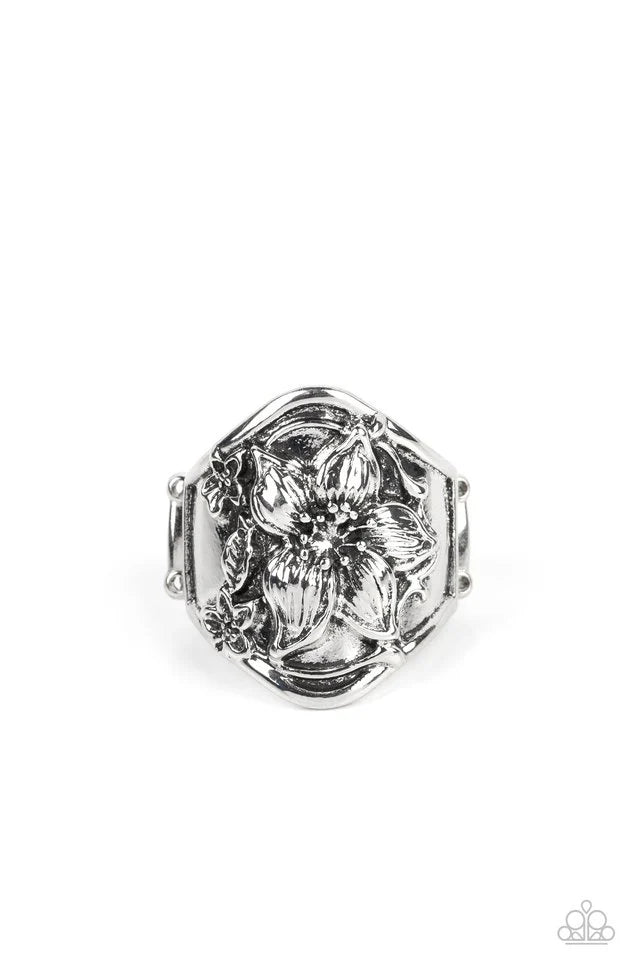 Paparazzi Ring ~ Hibiscus Harbor - Silver