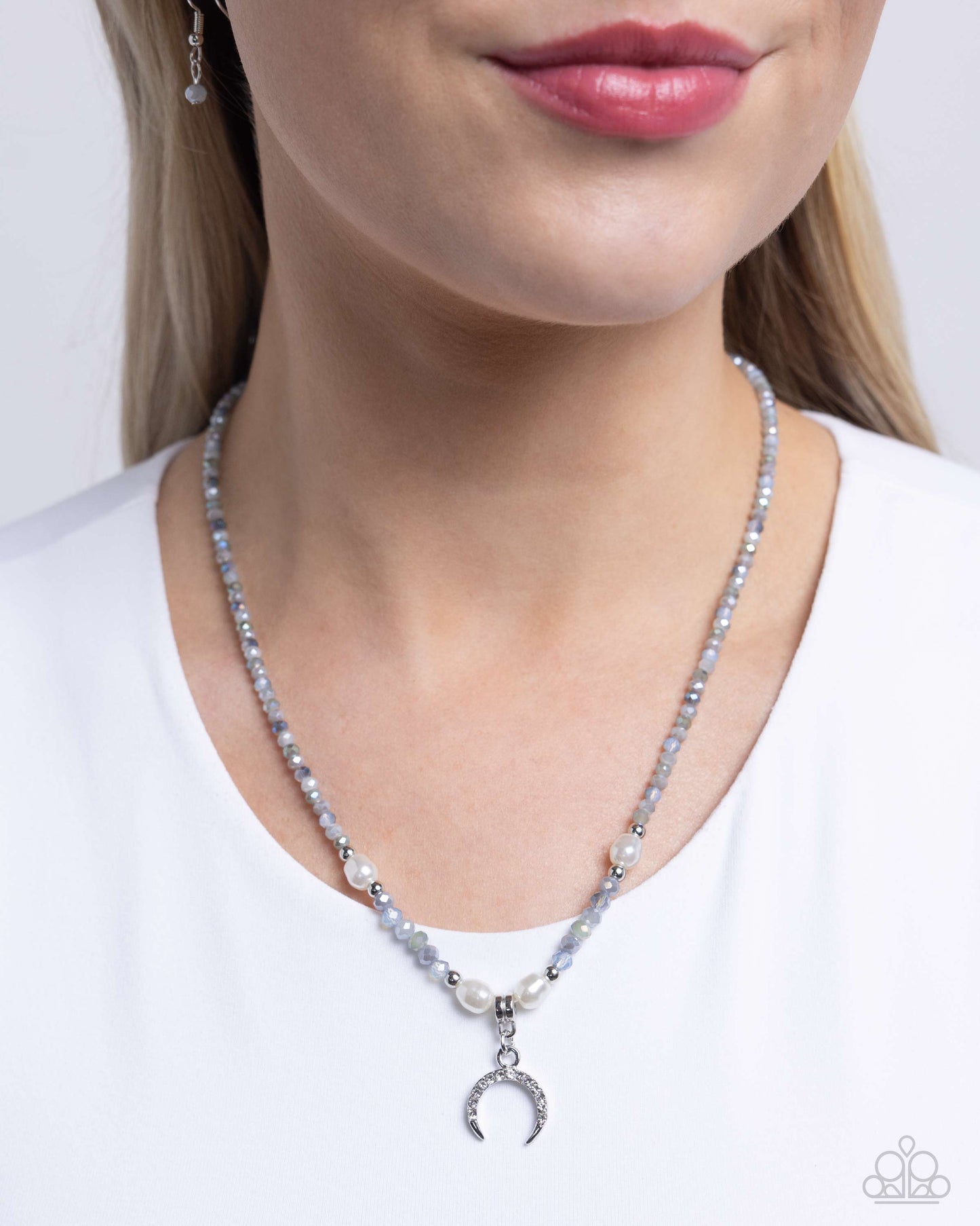 Paparazzi - Trendy Trenchant - Silver Necklace