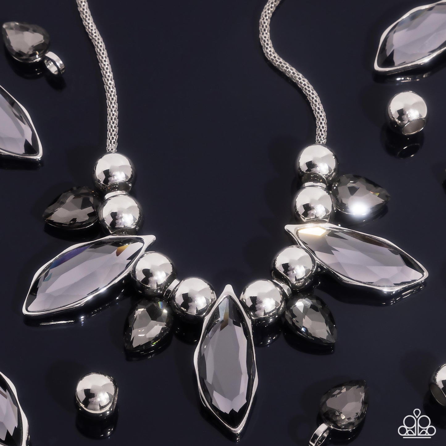 Paparazzi Unrivaled Edge - Silver Necklace