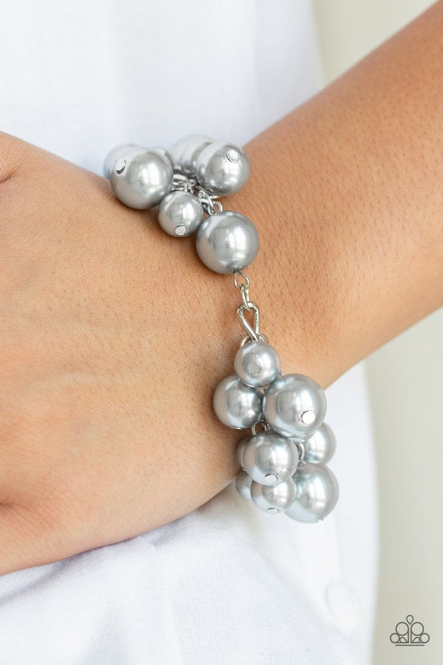 Paparazzi - Girls In Pearls - Silver Bracelet