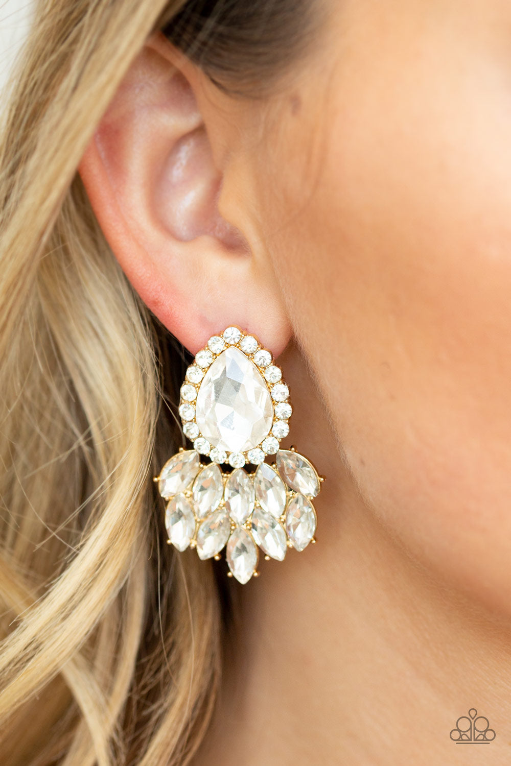 Paparazzi-A Breath of Fresh HEIR - Gold Earrings