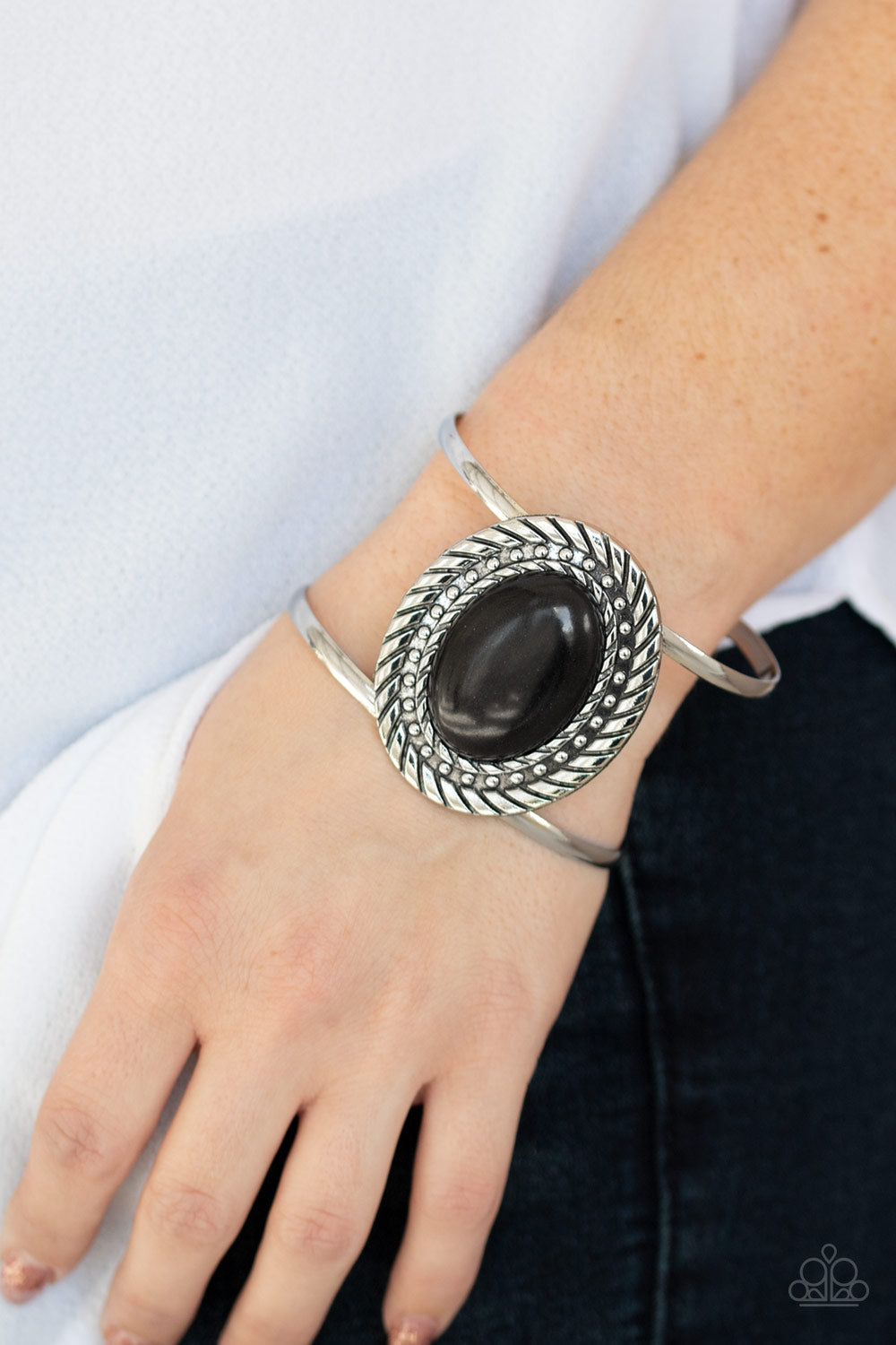 Paparazzi Cuff Desert Aura - Black