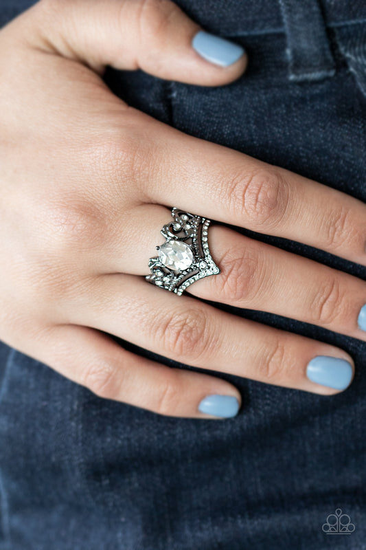 Paparazzi Metro Queen - Black Ring