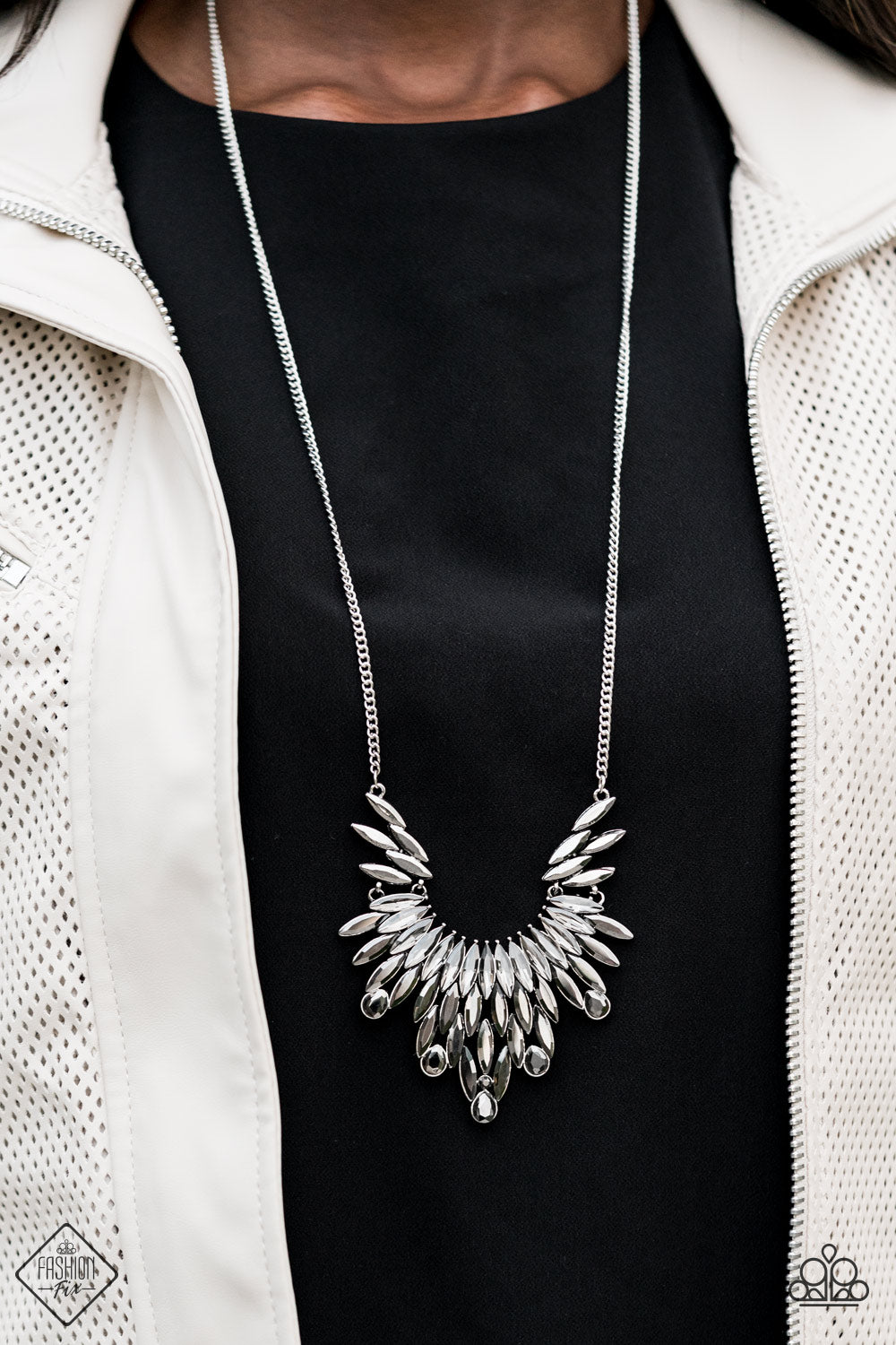 Leave it to LUXE - Silver Necklace - Paparazzi