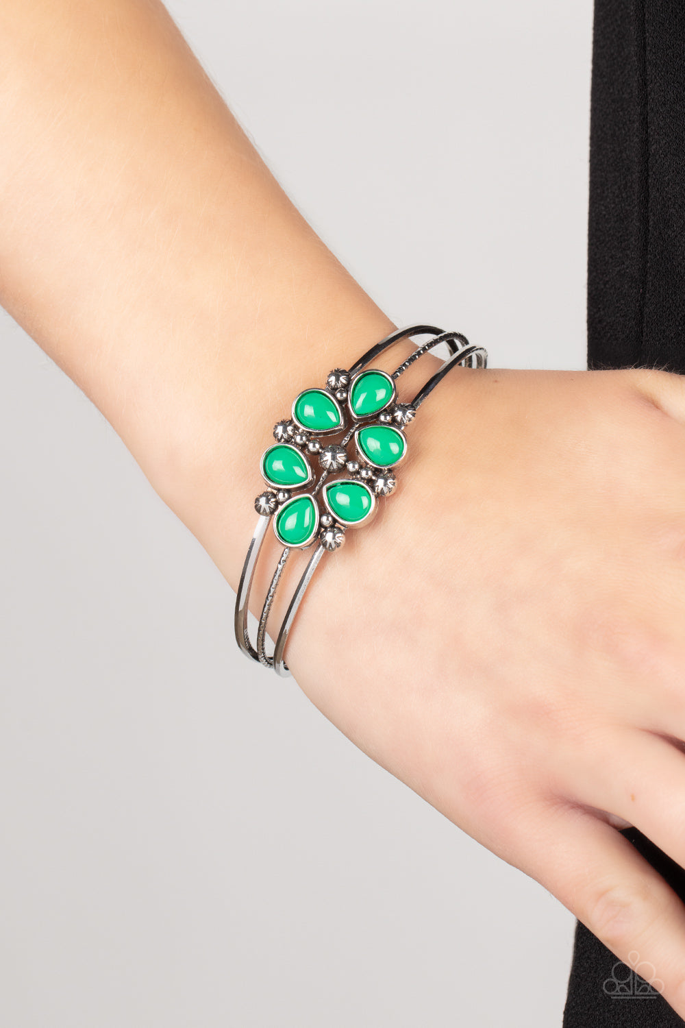 Taj Mahal Meadow - Green Bracelet - Paparazzi