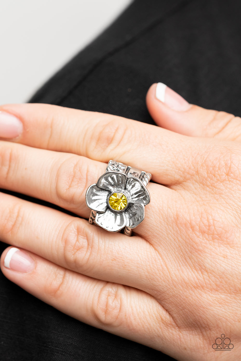 Paparazzi ring Prismatically Petunia - Yellow  - Paparazzi