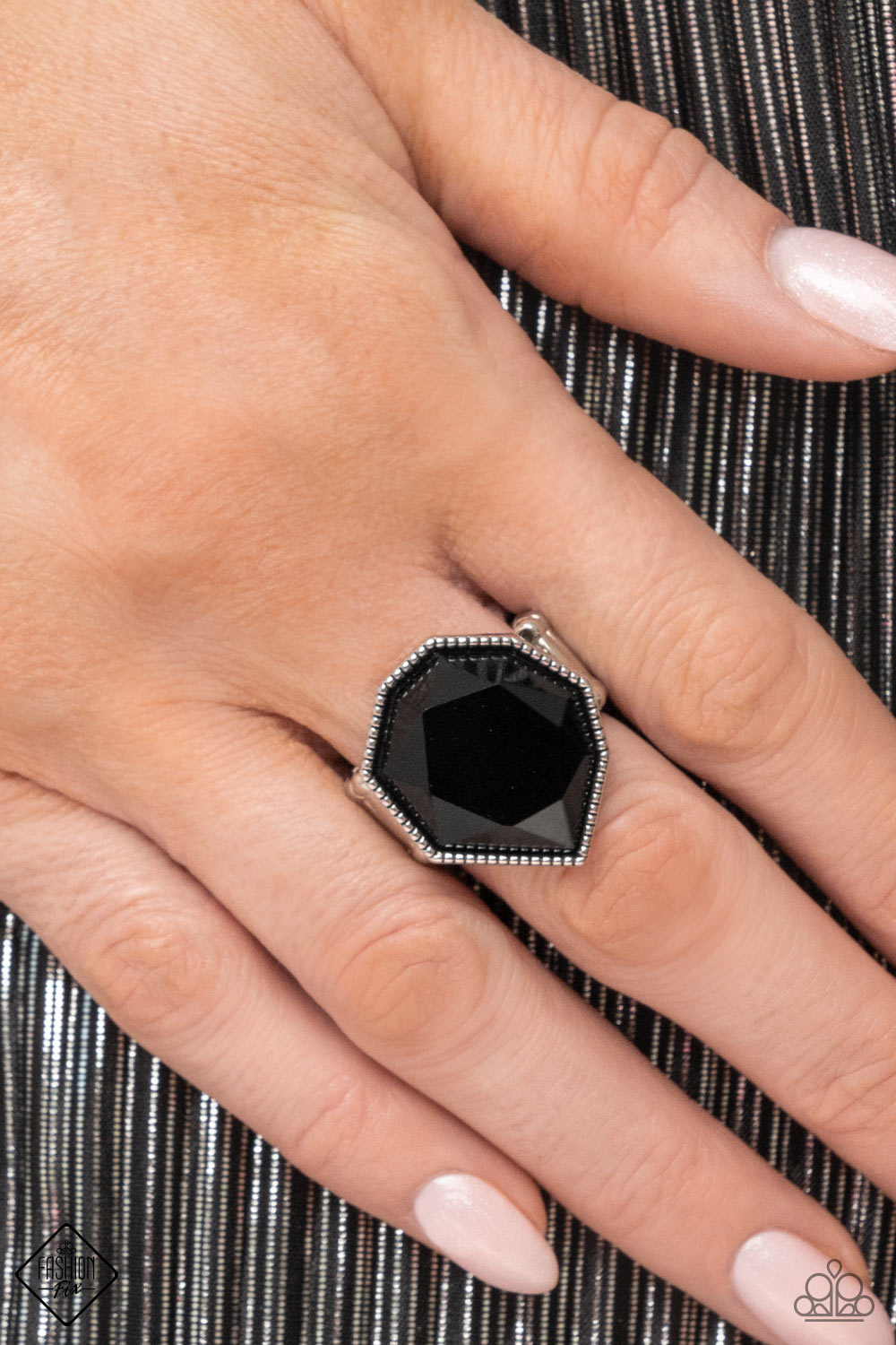 Paparazzi Ring Dynamically Defaced - Black