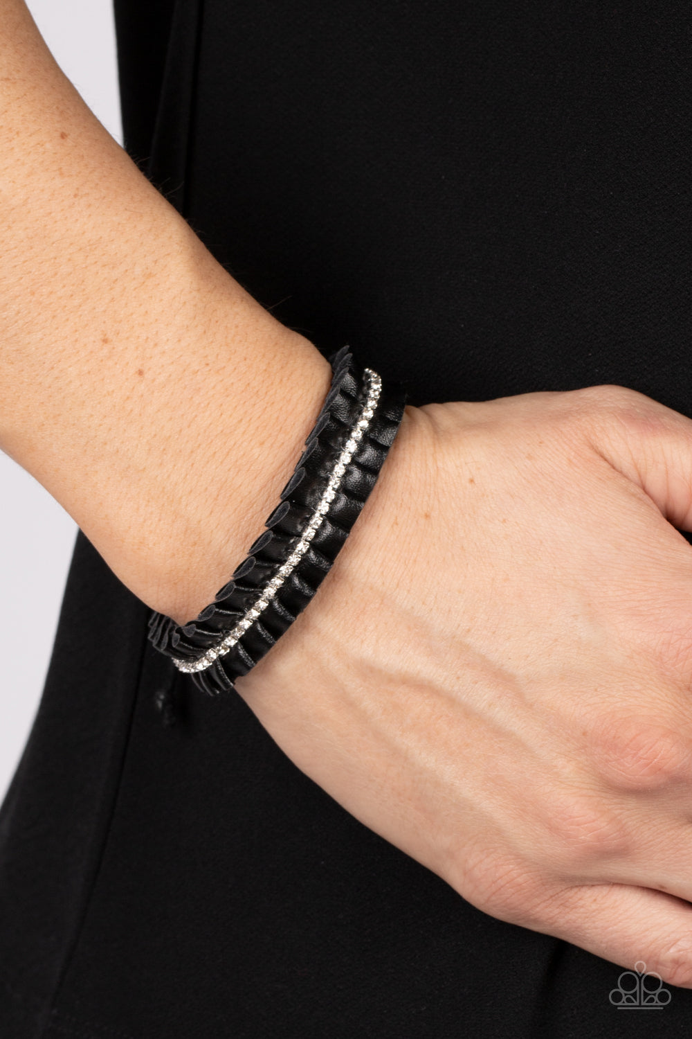 Paparazzi Pretty, Pretty PLEATS - Black Bracelet