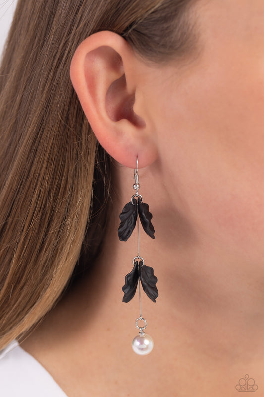 Paparazzi - Edwardian Era - Black Earrings
