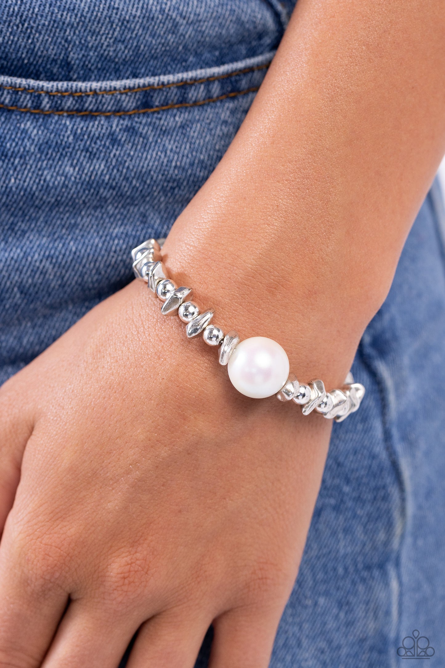 Paparazzi Chiseled Class - White Bracelet