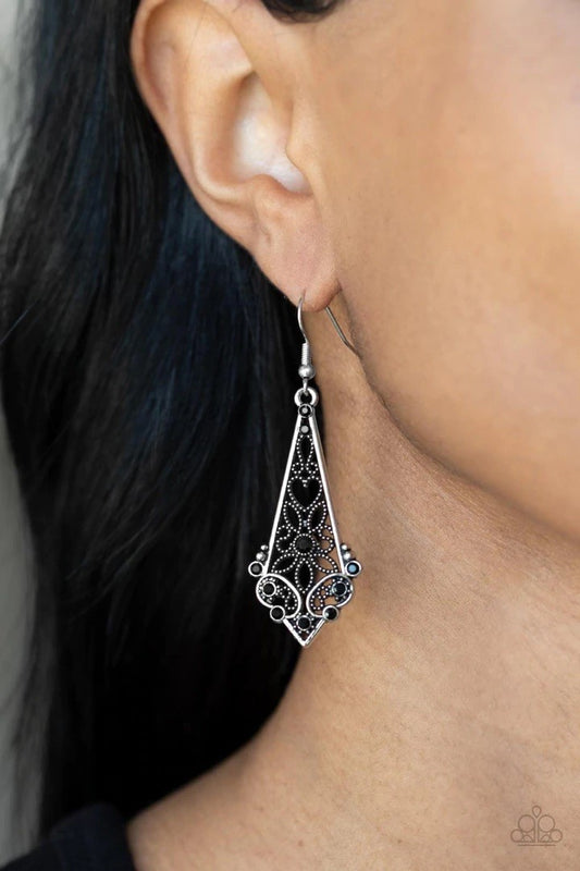 Paparazzi
"CASABLANCA CHARISMA" Black Earrings