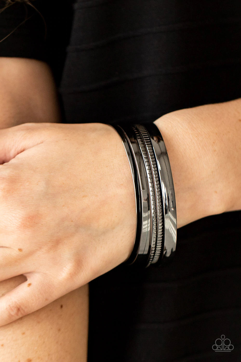 Paparazzi Gliding Gleam - Black Bangles