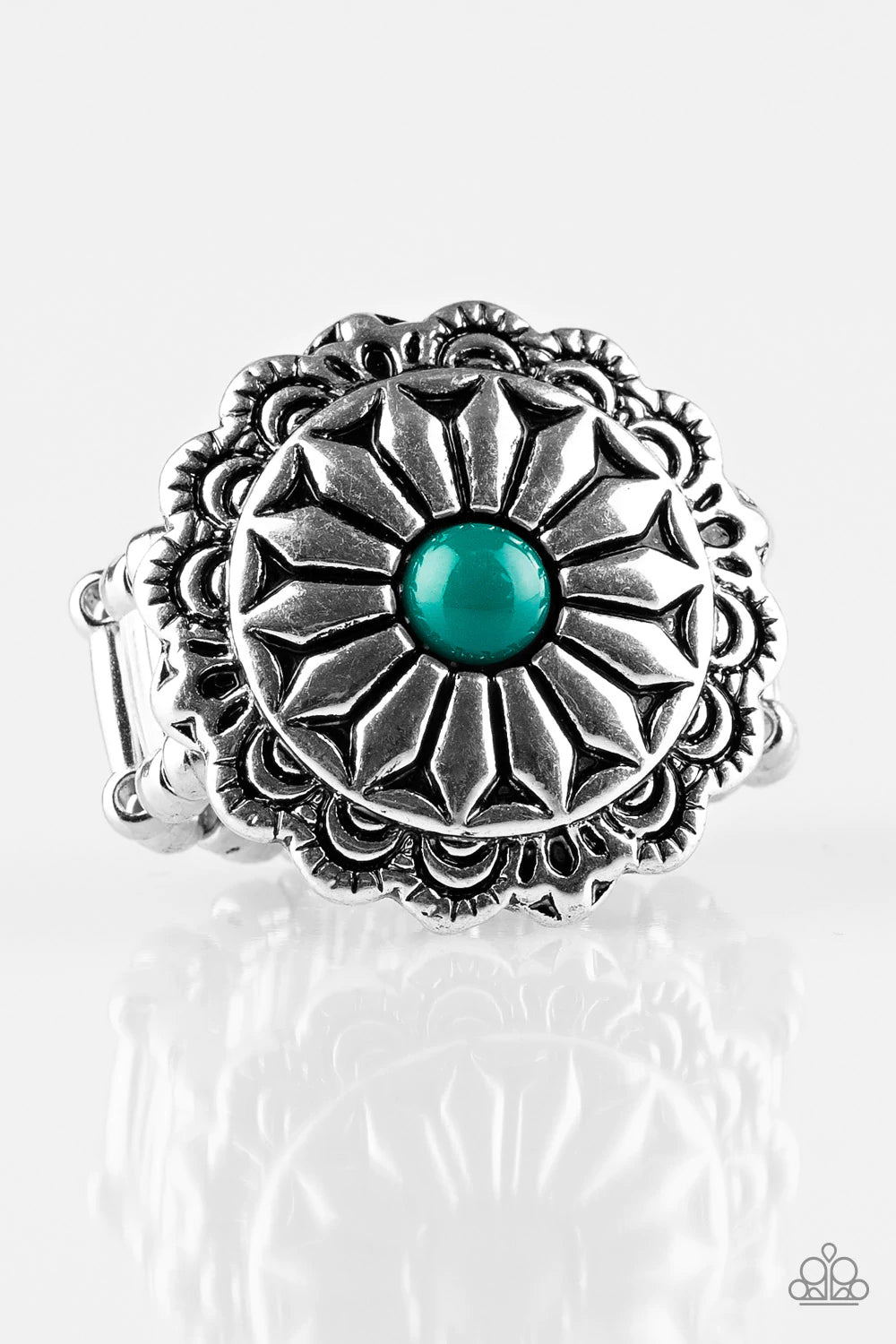 Daringly Daisy - Green Ring Paparazzi